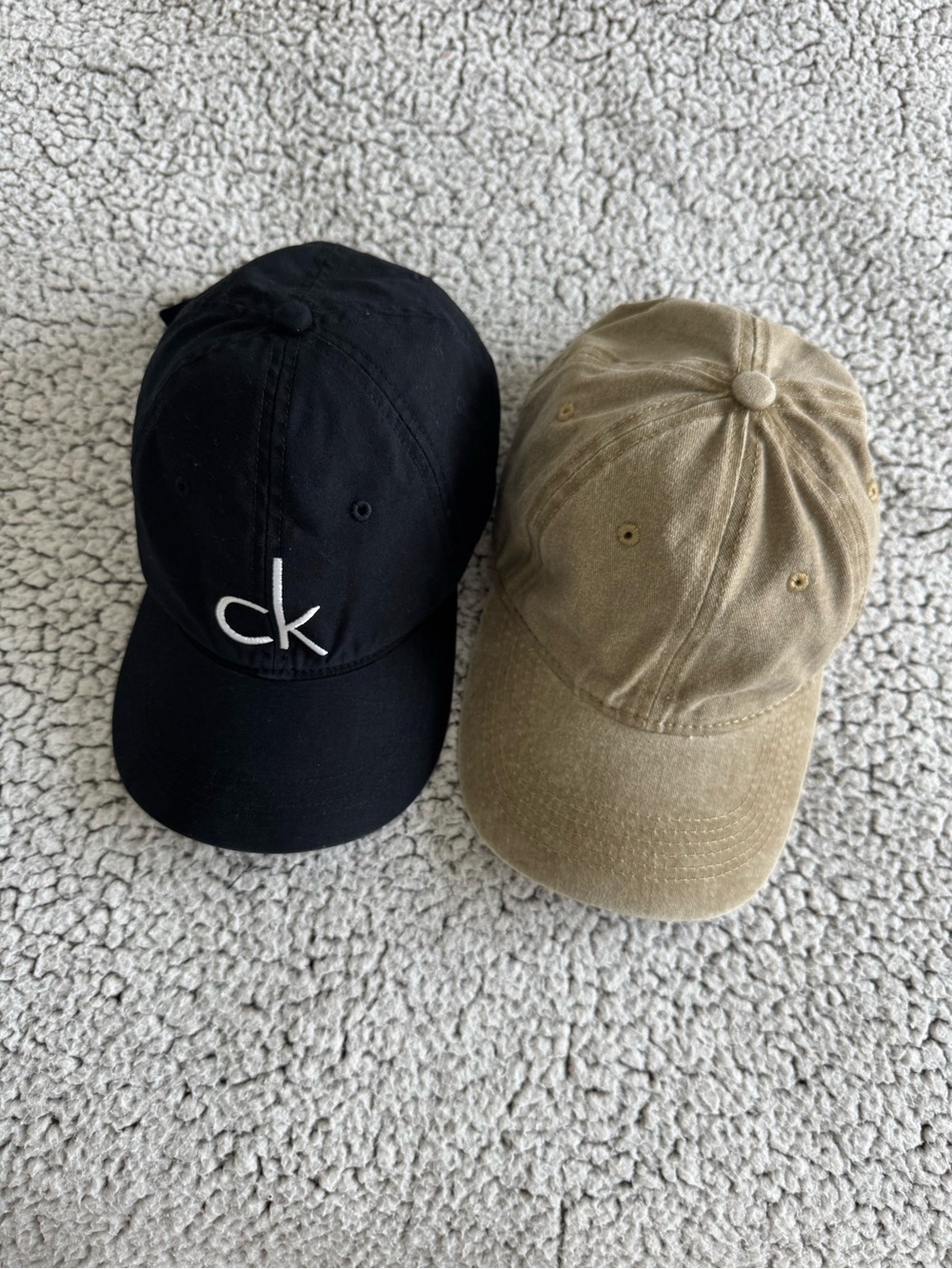 2 cotton hats - Calvin Klein + Amazon
